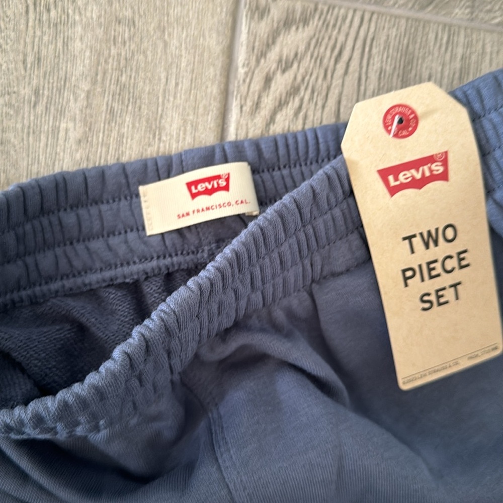 Levi's Boys Graphic T-Shirt and Shorts 2-Piece Outfit set - Picture 6 of 6